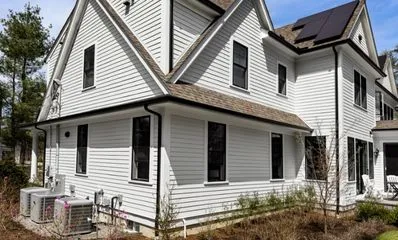 Modern Los Angeles residence with a fully integrated solar power and battery backup system installed by NeighborSun.